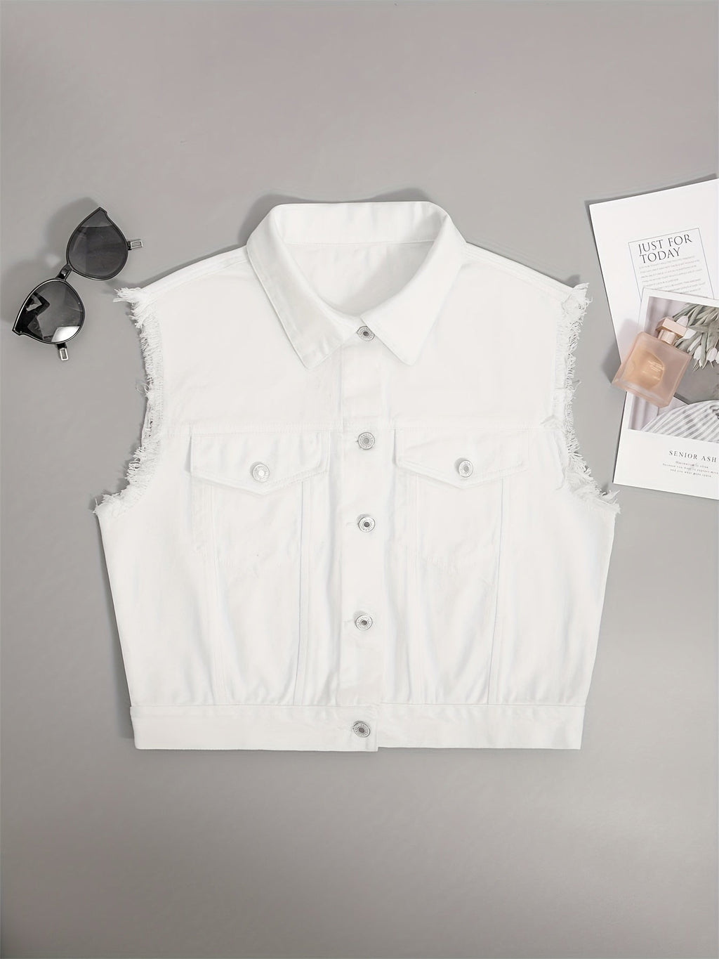 Johanna - Sleeveless Denim Jacket Featuring Flap Pockets